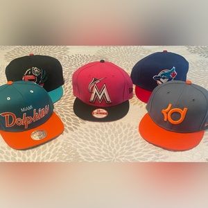 Lot of 5 snapback caps